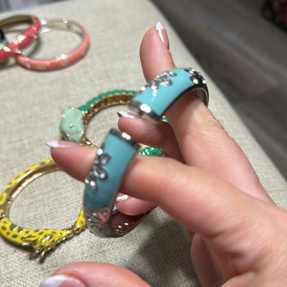 Lot of bright colored bangles! - Picture 6 of 10